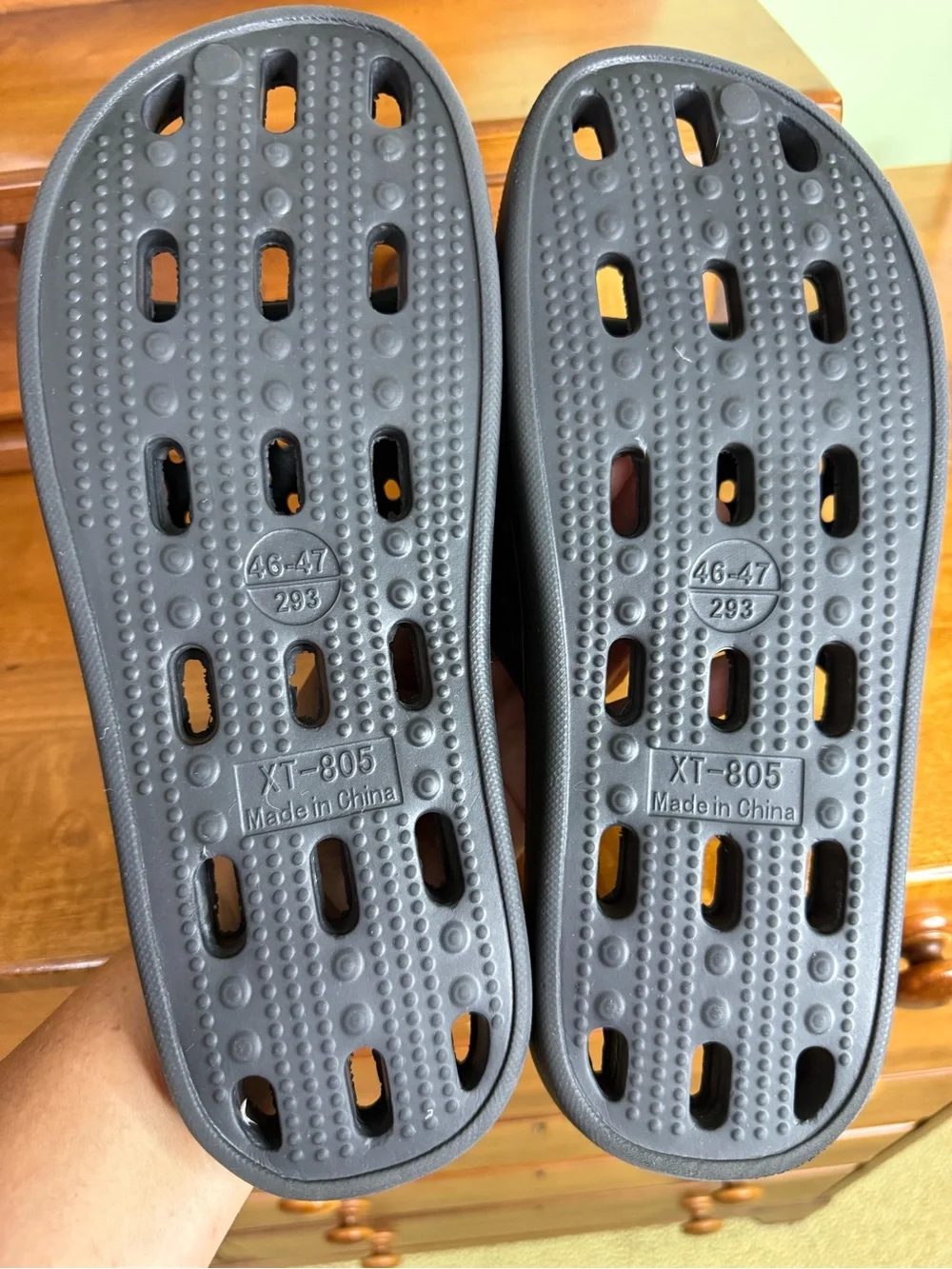 Aoowall men’s 12–13 water shoes pool dorm shower beach holes slides flip-flop